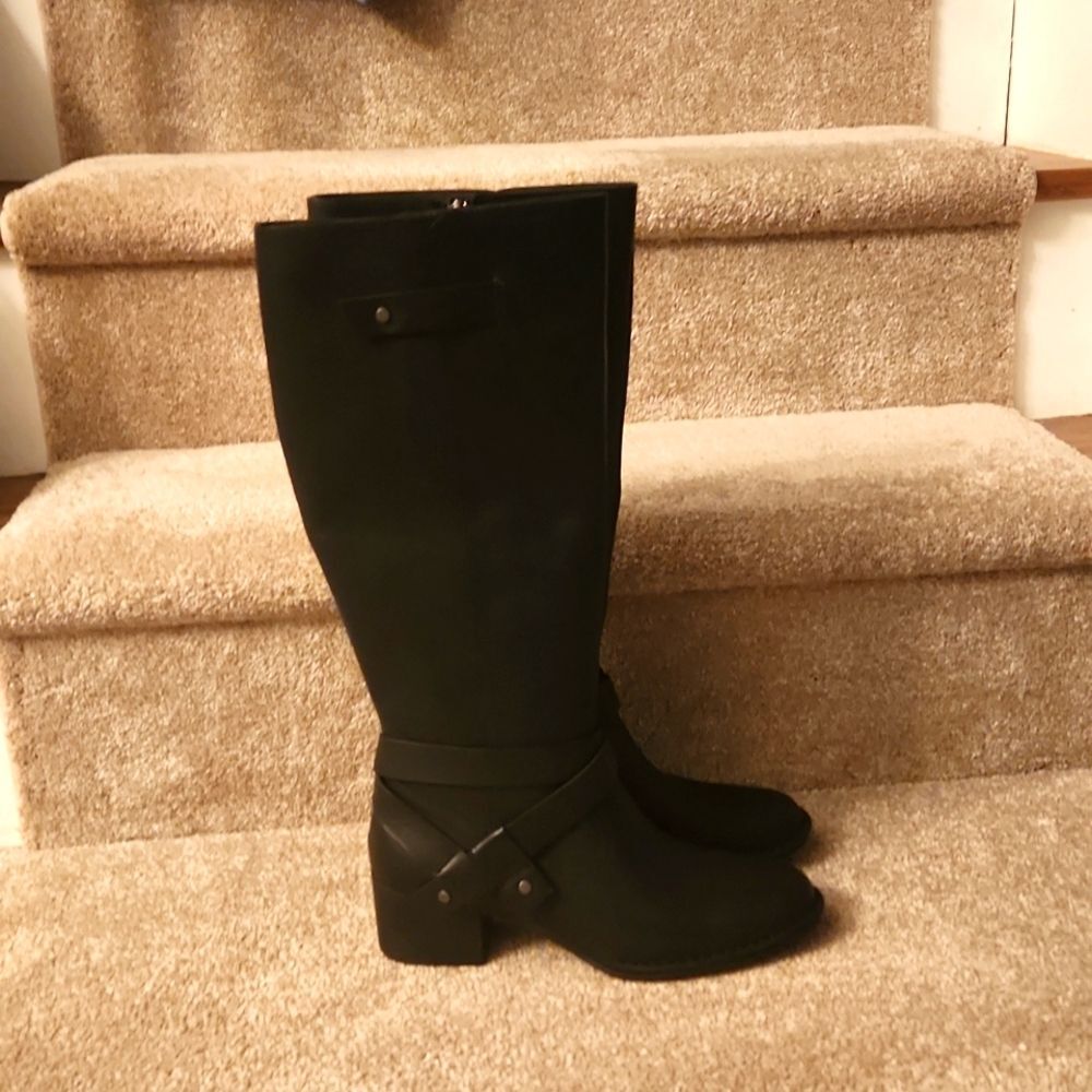 Ugg Women's "Bandara" Black Leather Heeled Riding Boots Size 8.5